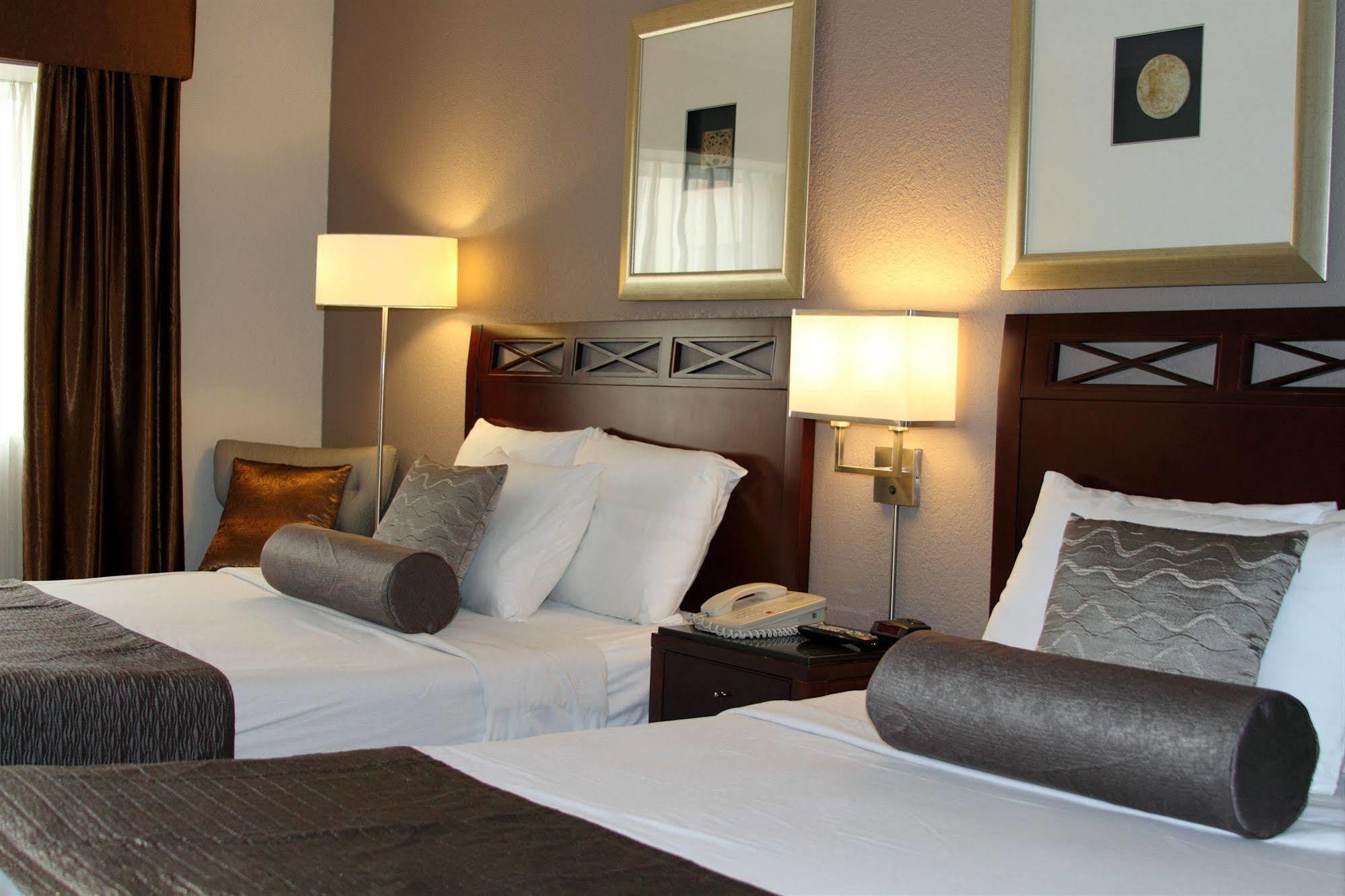 Red Lion Inn And Suites Victoria Saanich Eksteriør billede