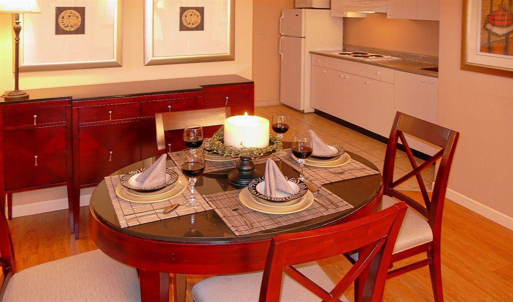 Red Lion Inn And Suites Victoria Saanich Restaurant billede