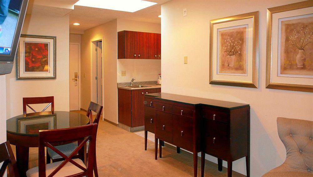 Red Lion Inn And Suites Victoria Saanich Interiør billede